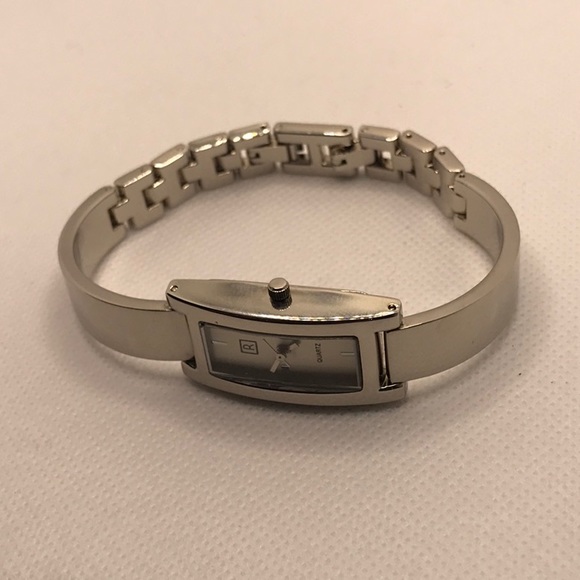 Reitmans Watch - never worn! - Picture 4 of 14